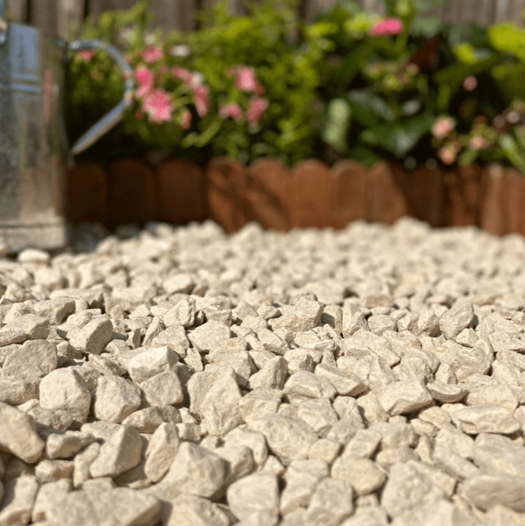 Cotswold Cream Chippings Decorative Gravel Bulk Bag 20mm - Armstrong Cheshire