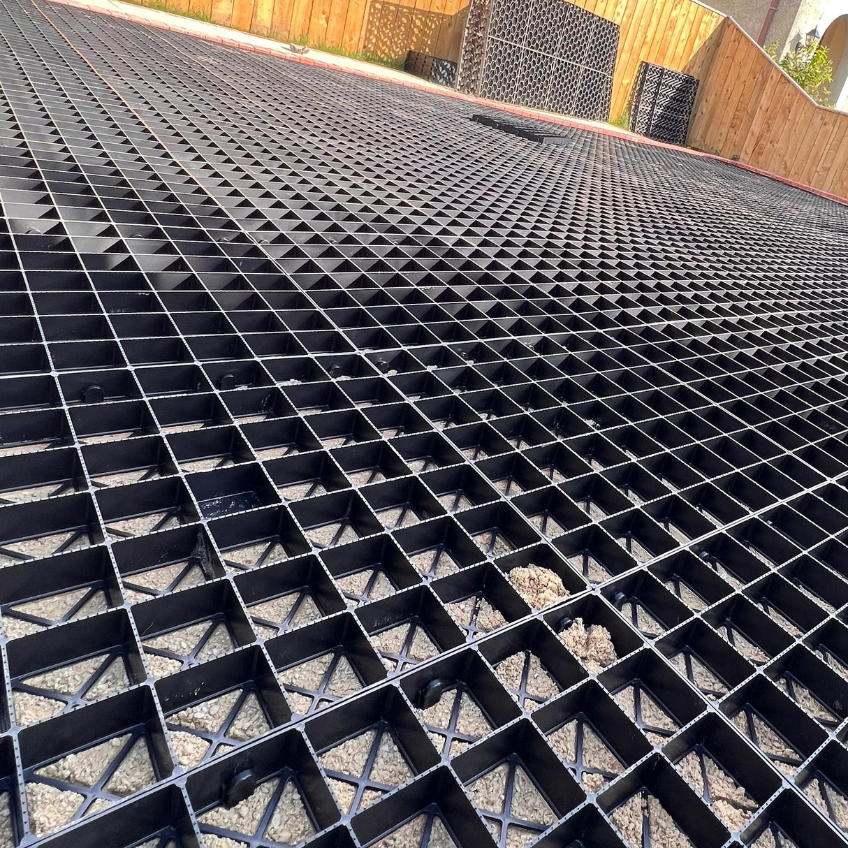 Gravel Grids Modular Permeable Containment System 500mm By 500mm By 40mm For Angular And Decorative Aggregate 5 To 35 Mm - Armstrong Cheshire