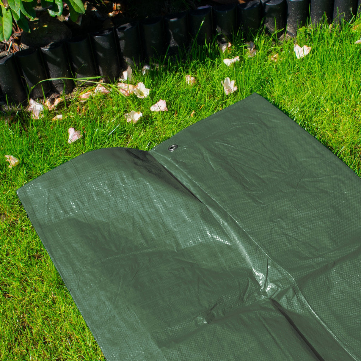 Green M-Grade Tarpaulin with 10m of 6mm Bungee Rope and 10 x Slide Type Tarp Clips