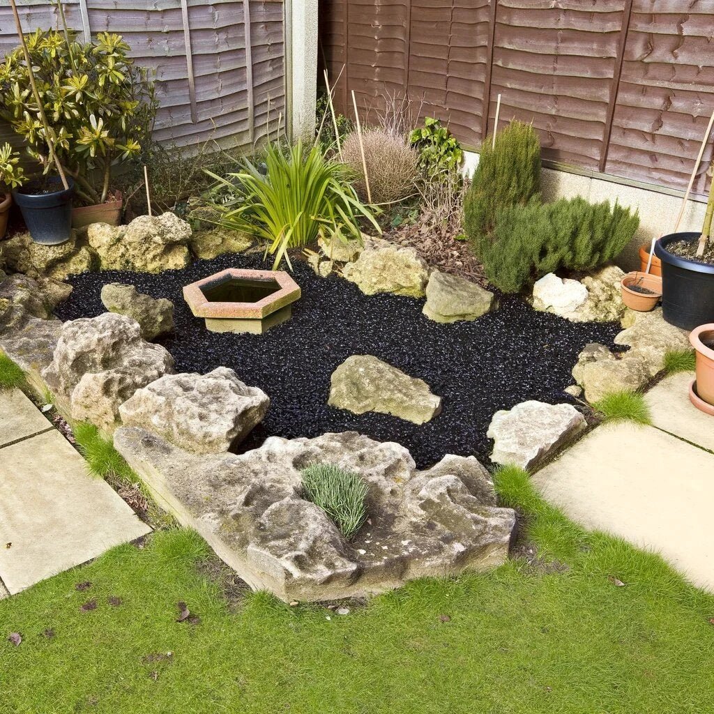 Midnight Black Tumbled Glass Chippings 10-20mm - Armstrong Cheshire