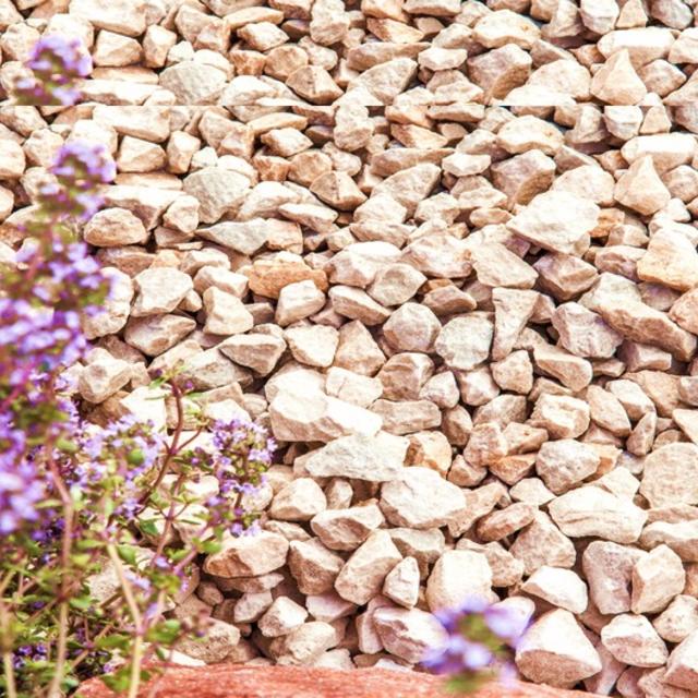 Cotswold Buff Chippings 20mm (25 Maxi Bags)