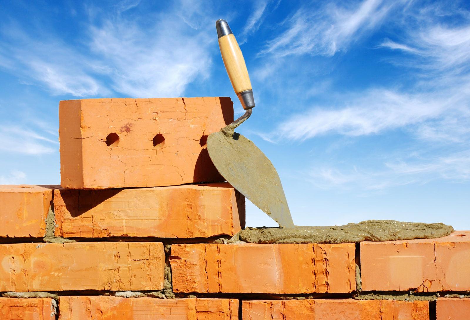 can you lay bricks in the rain