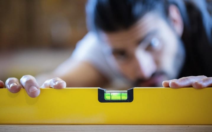 How to calibrate a spirit level