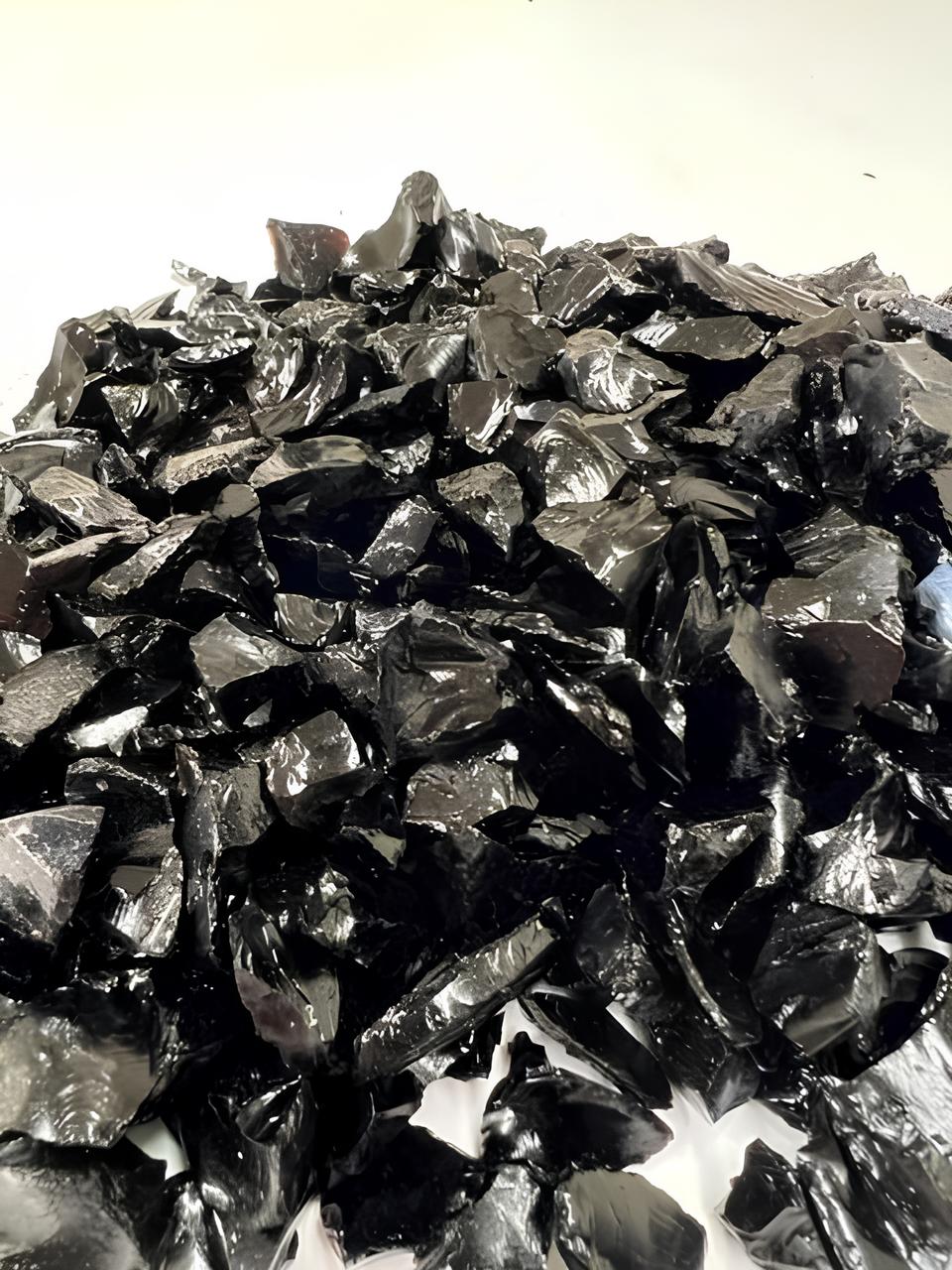 Midnight Black Tumbled Glass Chippings 10-20mm