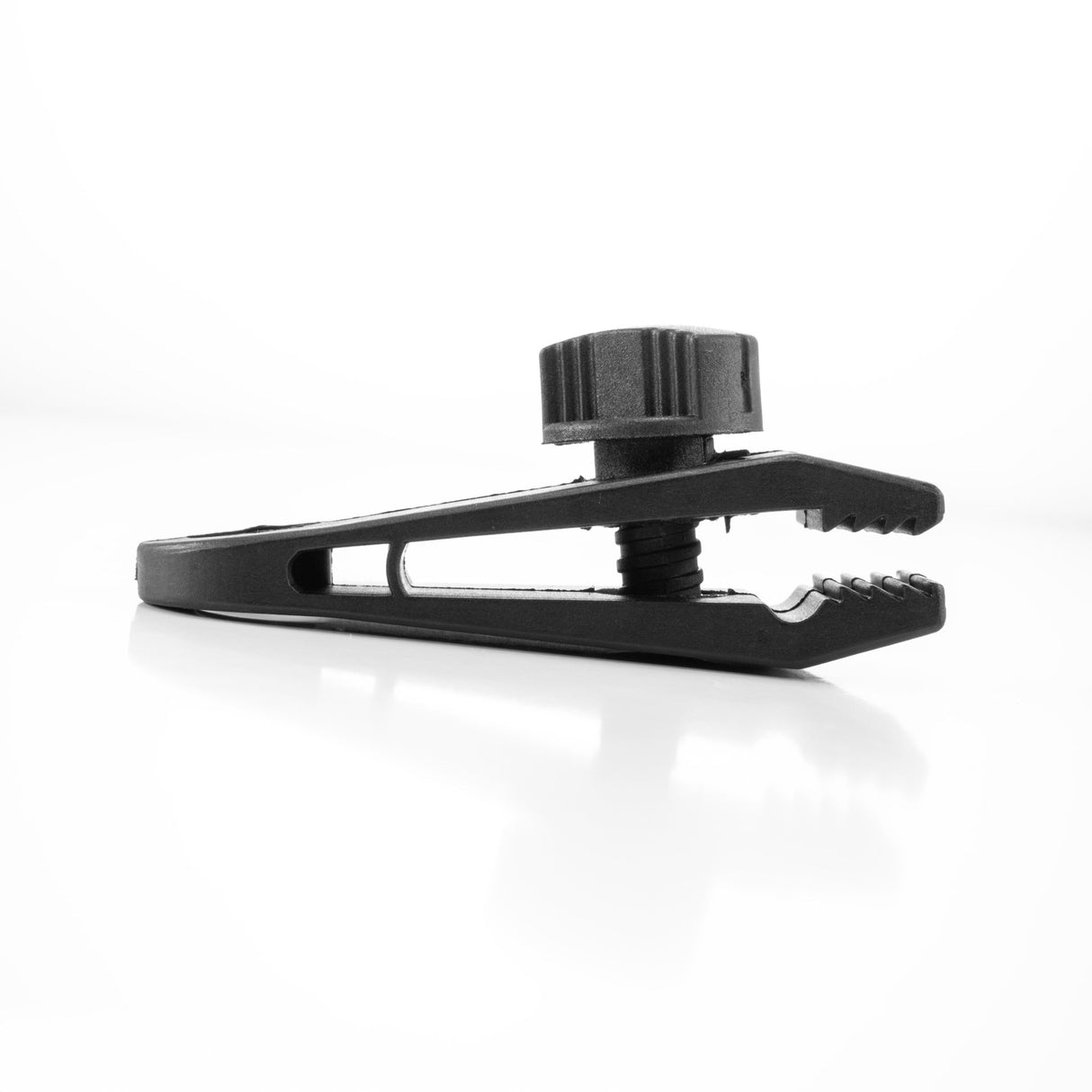 Green S-Grade Tarpaulin with 10m of 6mm Bungee Rope and 10 x Screw Type Tarp Clips