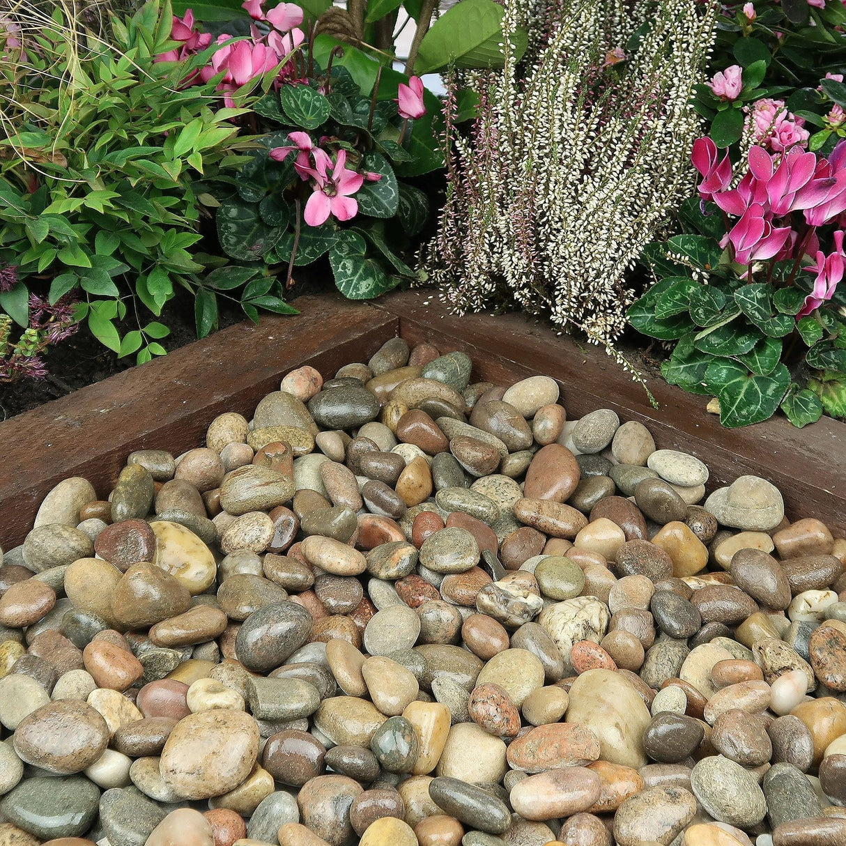 Highland Pebbles 20-30mm 20kg Bag Pallet of 49 - Armstrong Cheshire
