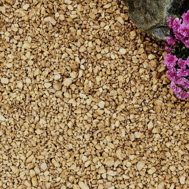 Limestone Cream Gravel 14mm - 800kg Bulk Bag - Armstrong Cheshire