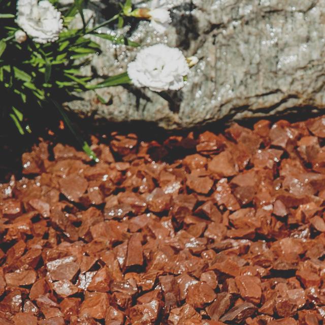 Red Granite Gravel 20mm (25 Maxi Bags)