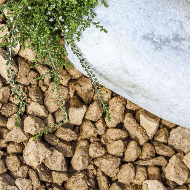 Limestone Cream Gravel 20mm 25/50 20kg Bags - Armstrong Cheshire